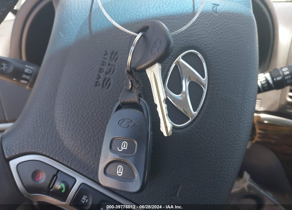 2011 HYUNDAI SANTA FE SE VIN: 5XYZH4AG8BG007777