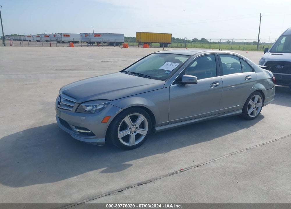 2011 MERCEDES-BENZ C 300 LUXURY/SPORT VIN: WDDGF5EB0BR174126