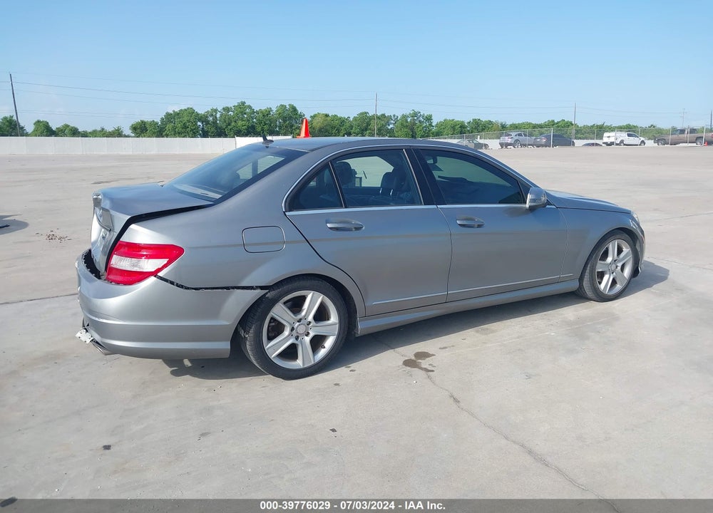 2011 MERCEDES-BENZ C 300 LUXURY/SPORT VIN: WDDGF5EB0BR174126
