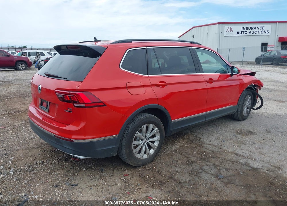 2018 VOLKSWAGEN TIGUAN VIN: 3VV2B7AX5JM058533