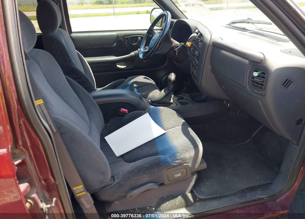 2000 GMC JIMMY SLE VIN: 1GKDT13W2Y2184005