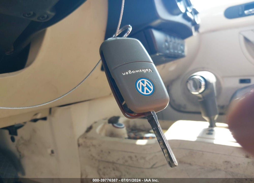 2008 VOLKSWAGEN NEW BEETLE SE VIN: 3VWRF31Y28M416195