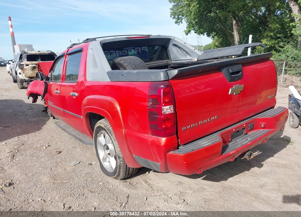 2011 CHEVROLET AVALANCHE 1500 LTZ VIN: 3GNTKGE33BG119542