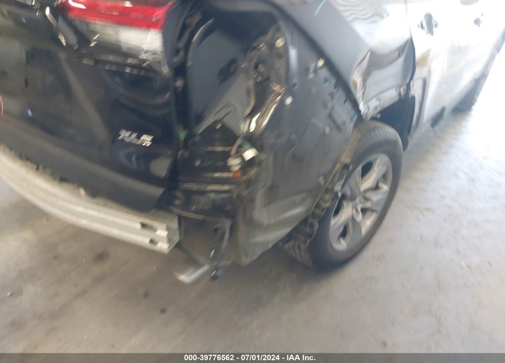 2022 TOYOTA RAV4 XLE VIN: 2T3W1RFV4NW193948