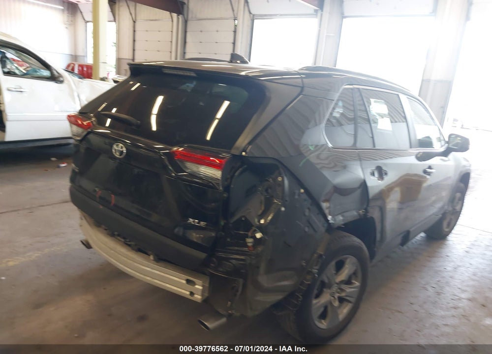 2022 TOYOTA RAV4 XLE VIN: 2T3W1RFV4NW193948