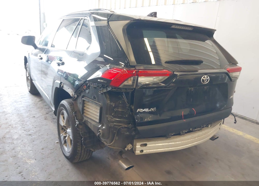 2022 TOYOTA RAV4 XLE VIN: 2T3W1RFV4NW193948