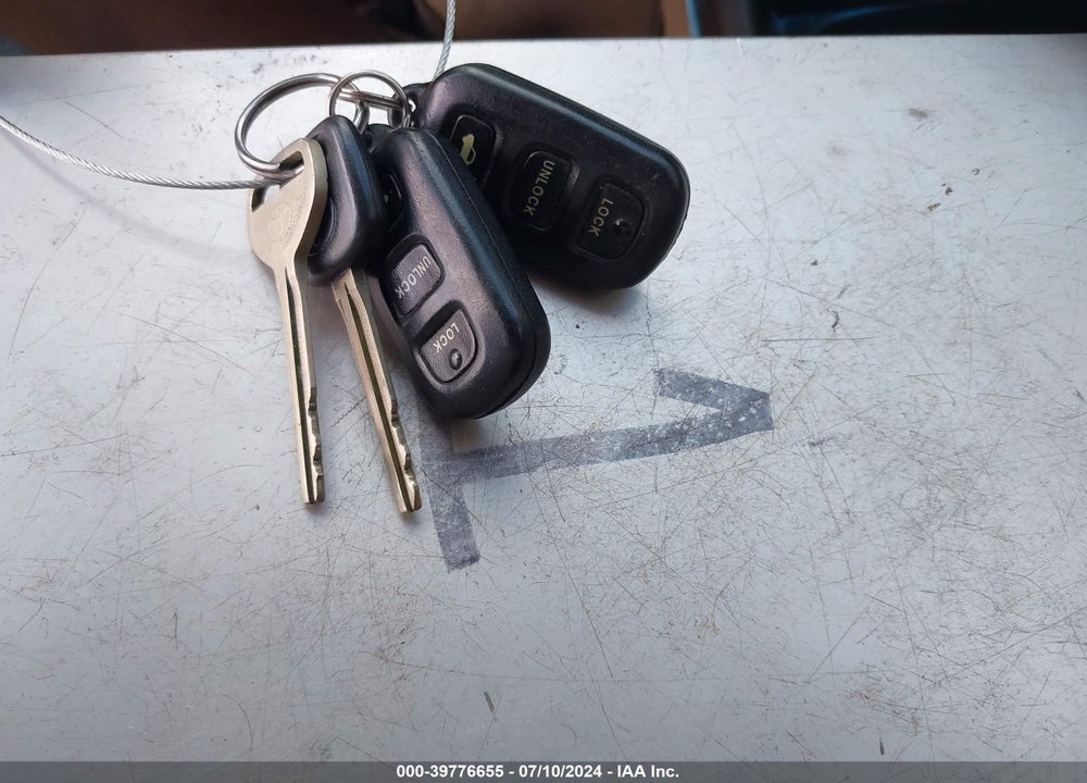 2003 TOYOTA CAMRY LE VIN: 4T1BE32K83U230078