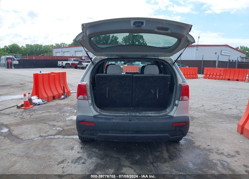 2011 KIA SORENTO LX V6 VIN: 5XYKTDA29BG176470
