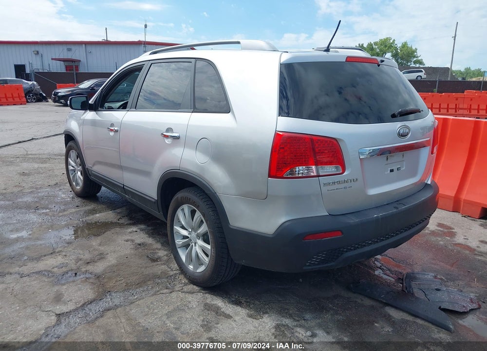 2011 KIA SORENTO LX V6 VIN: 5XYKTDA29BG176470