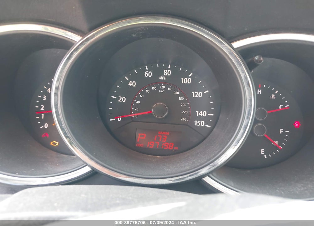 2011 KIA SORENTO LX V6 VIN: 5XYKTDA29BG176470