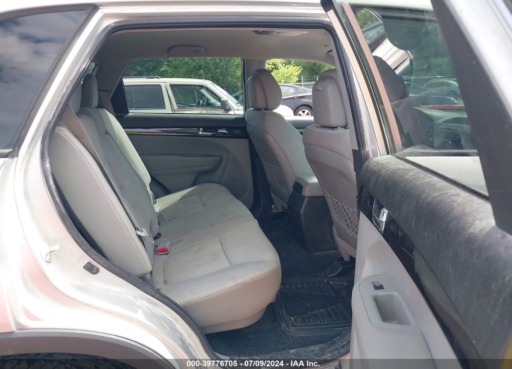 2011 KIA SORENTO LX V6 VIN: 5XYKTDA29BG176470