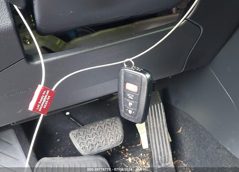 2020 TOYOTA RAV4 XLE VIN: JTMP1RFV2LD530650