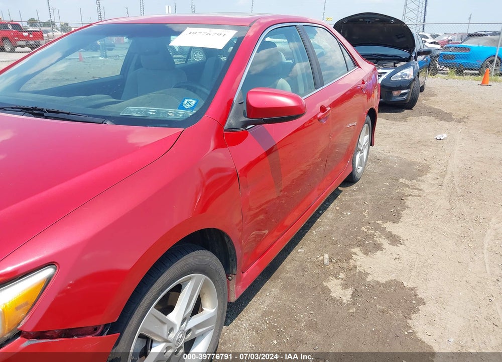 2014 TOYOTA CAMRY SE VIN: 4T1BF1FK6EU813991