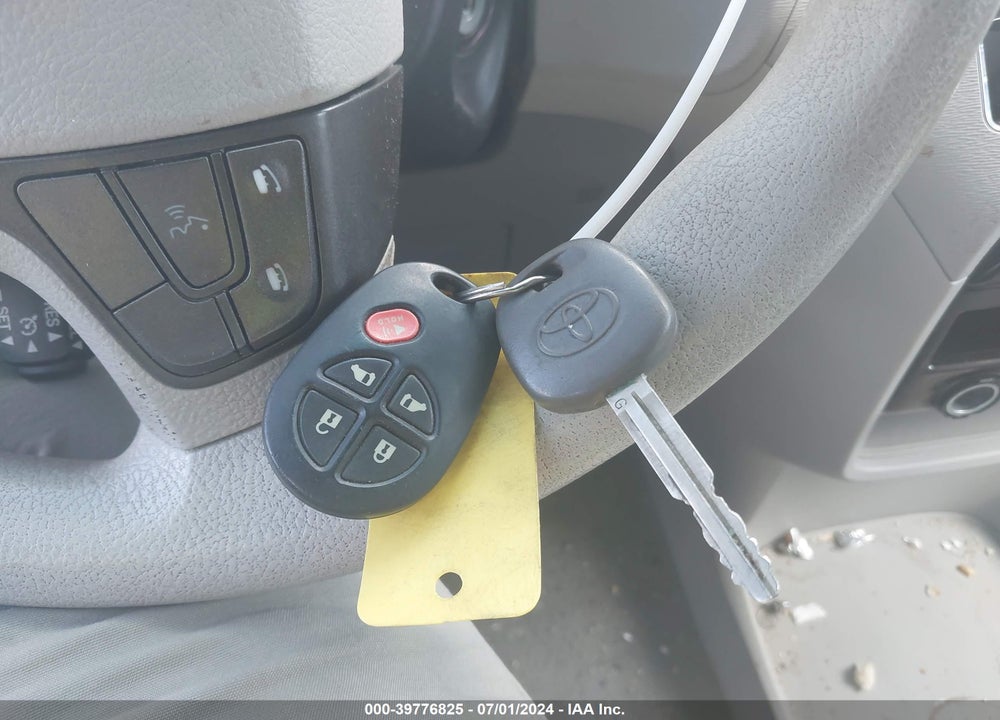 2011 TOYOTA SIENNA LE V6 VIN: 5TDKK3DC4BS088009