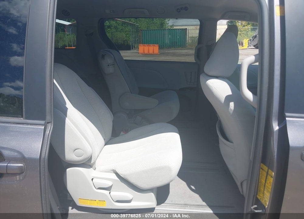 2011 TOYOTA SIENNA LE V6 VIN: 5TDKK3DC4BS088009