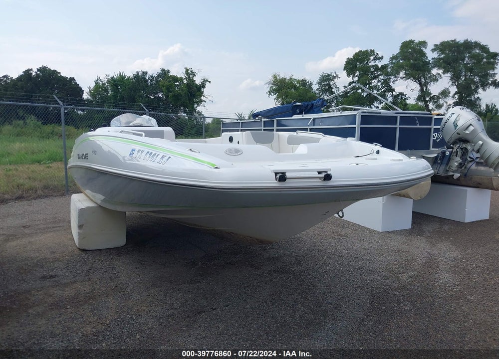 2021 TAHOE BOAT VIN: BUJ30562B121