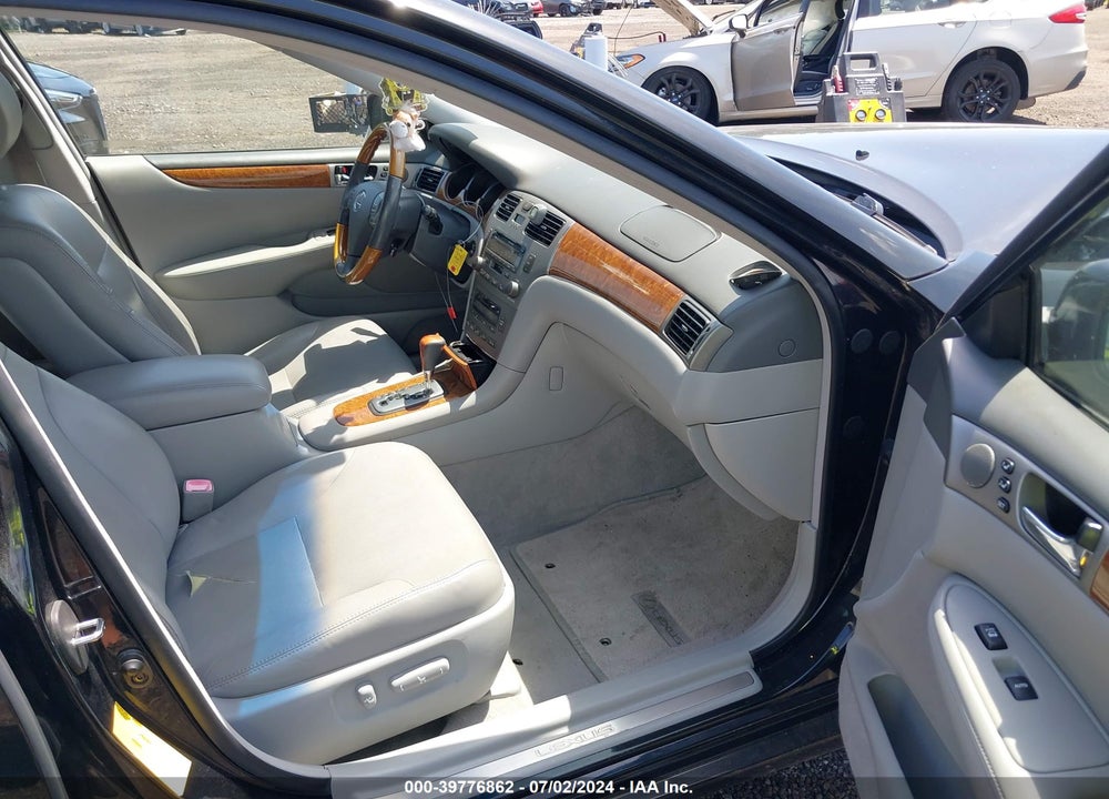 2005 LEXUS ES 330 VIN: JTHBA30G055072510