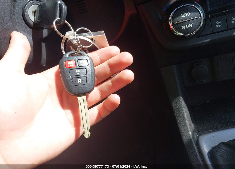 2015 TOYOTA COROLLA S/S PLUS/S PREMIUM VIN: 5YFBURHEXFP302363