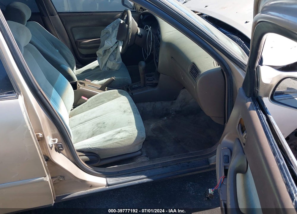 1992 TOYOTA CAMRY LE VIN: JT2SK12E5N0086844