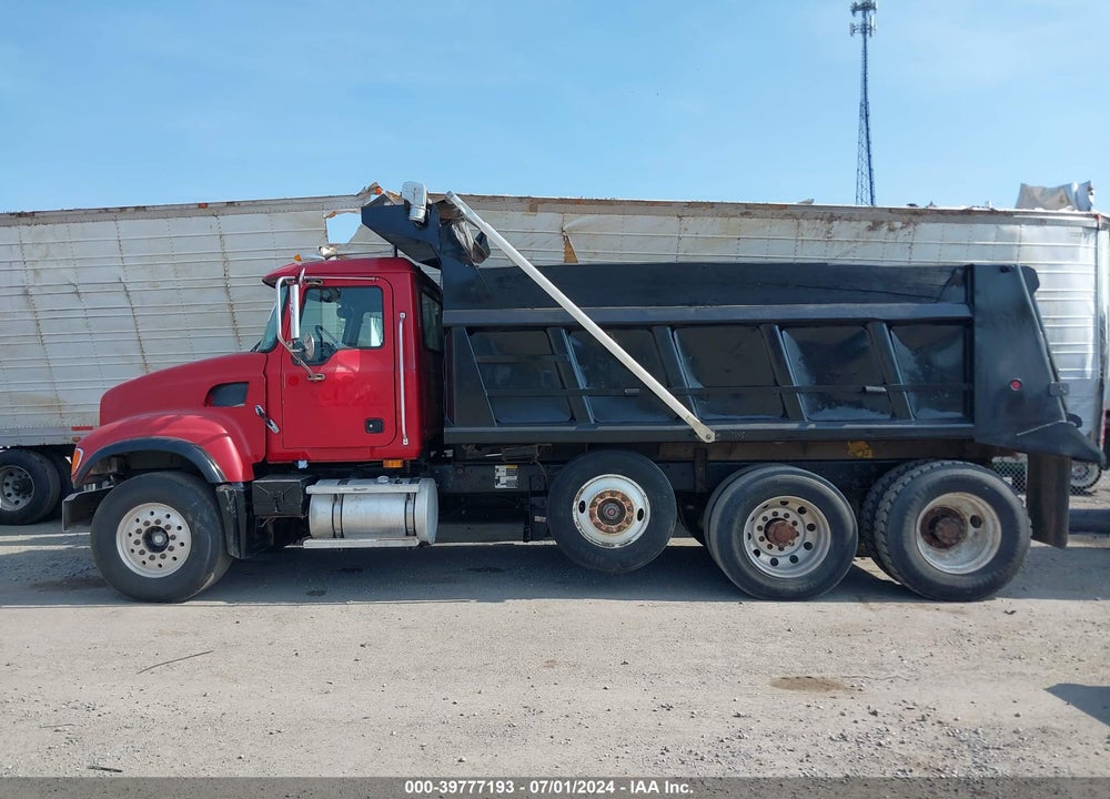 2007 MACK 700 CV700 VIN: 1M2AG11C57M055735