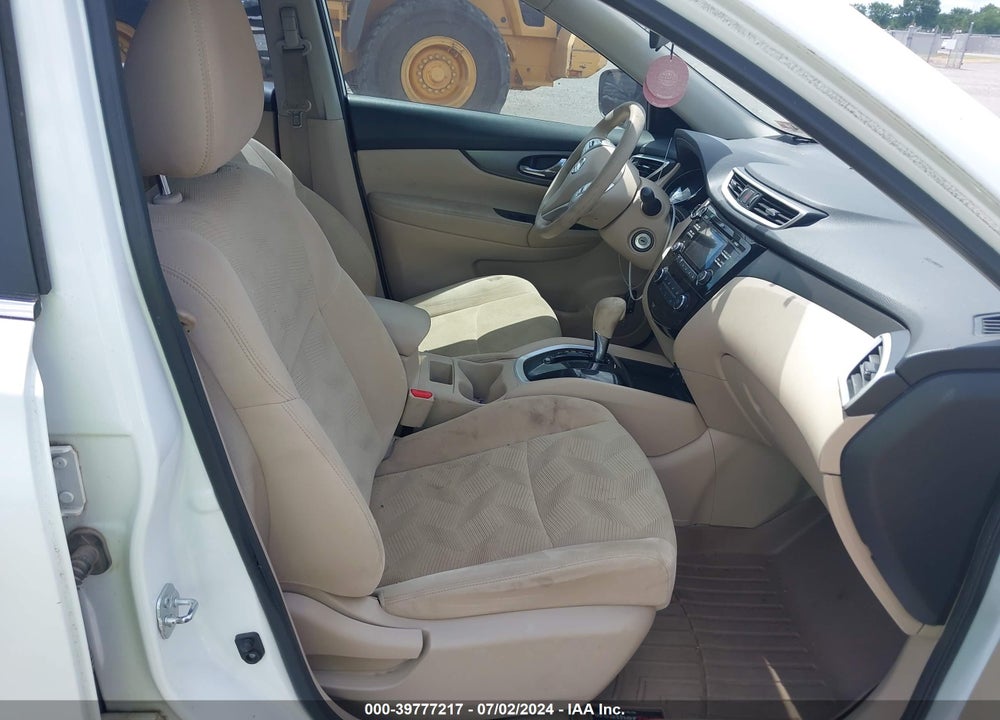 2015 NISSAN ROGUE S VIN: 5N1AT2MV0FC837105