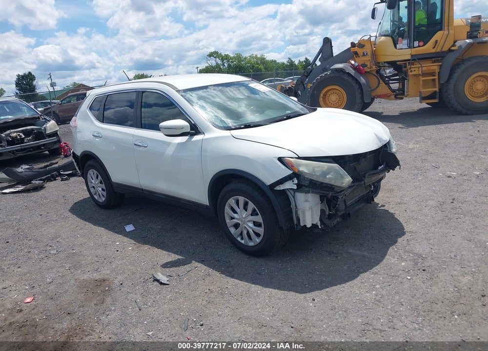 2015 NISSAN ROGUE S VIN: 5N1AT2MV0FC837105