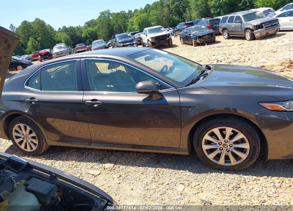 2018 TOYOTA CAMRY LE VIN: JTNB11HK2J3043641