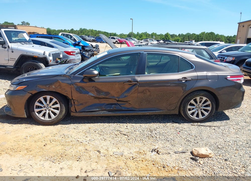 2018 TOYOTA CAMRY LE VIN: JTNB11HK2J3043641