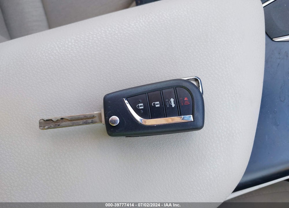 2018 TOYOTA CAMRY LE VIN: JTNB11HK2J3043641