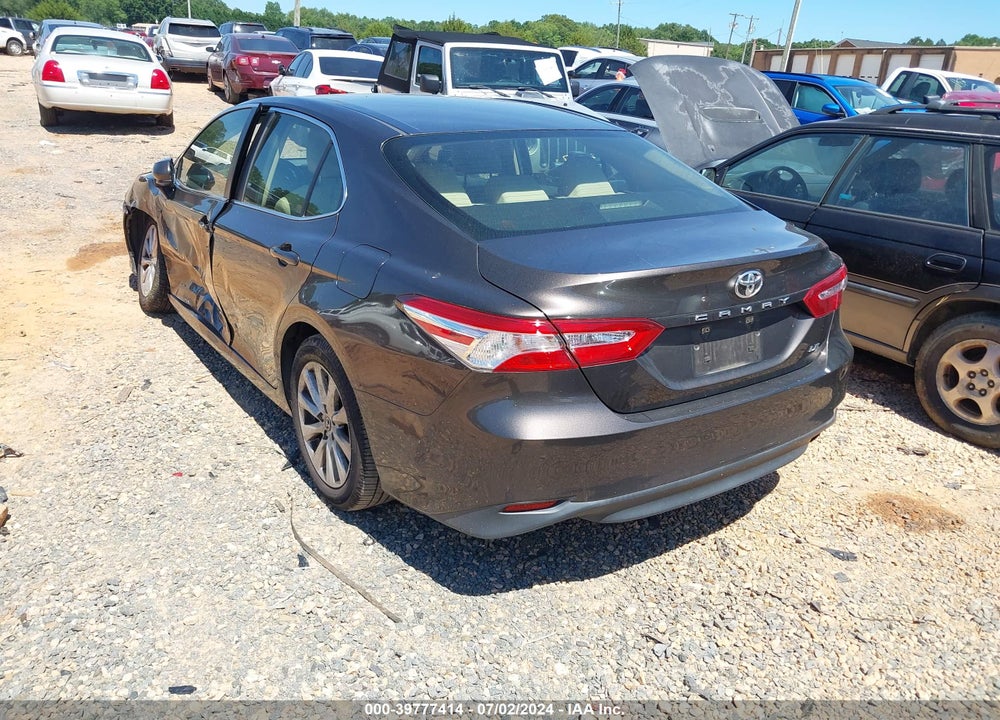2018 TOYOTA CAMRY LE VIN: JTNB11HK2J3043641