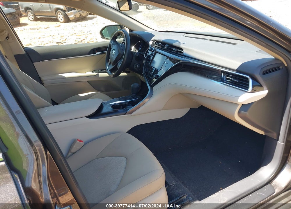 2018 TOYOTA CAMRY LE VIN: JTNB11HK2J3043641