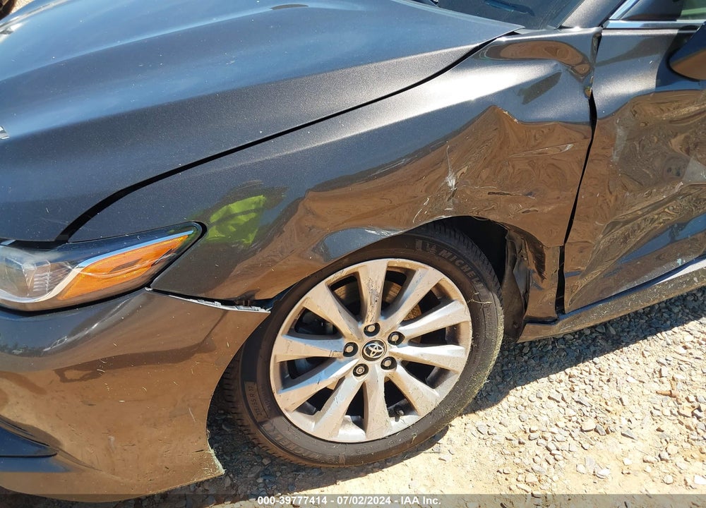 2018 TOYOTA CAMRY LE VIN: JTNB11HK2J3043641