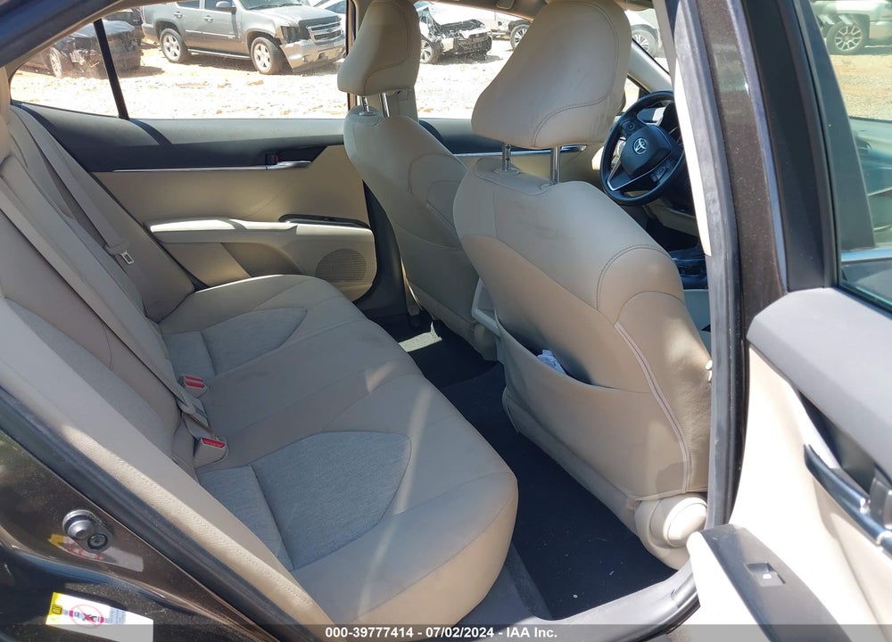 2018 TOYOTA CAMRY LE VIN: JTNB11HK2J3043641
