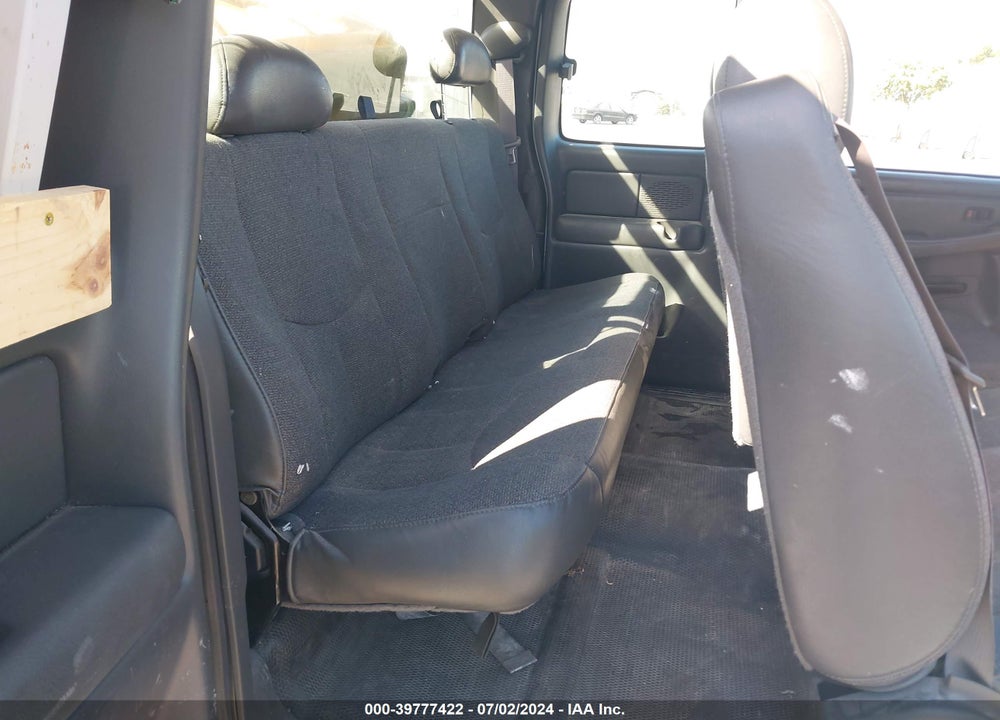 2004 CHEVROLET SILVERADO 2500HD WORK TRUCK VIN: 1GBHC29U74E178268