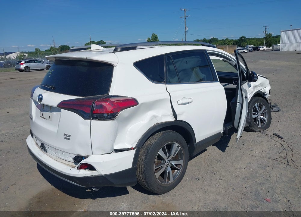 2018 TOYOTA RAV4 XLE VIN: 2T3RFREV7JW829725