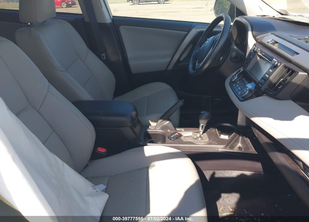 2018 TOYOTA RAV4 XLE VIN: 2T3RFREV7JW829725