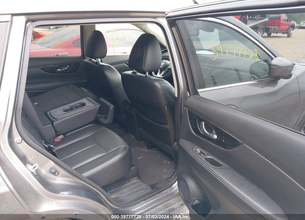 2017 NISSAN ROGUE SL VIN: JN8AT2MV8HW285184