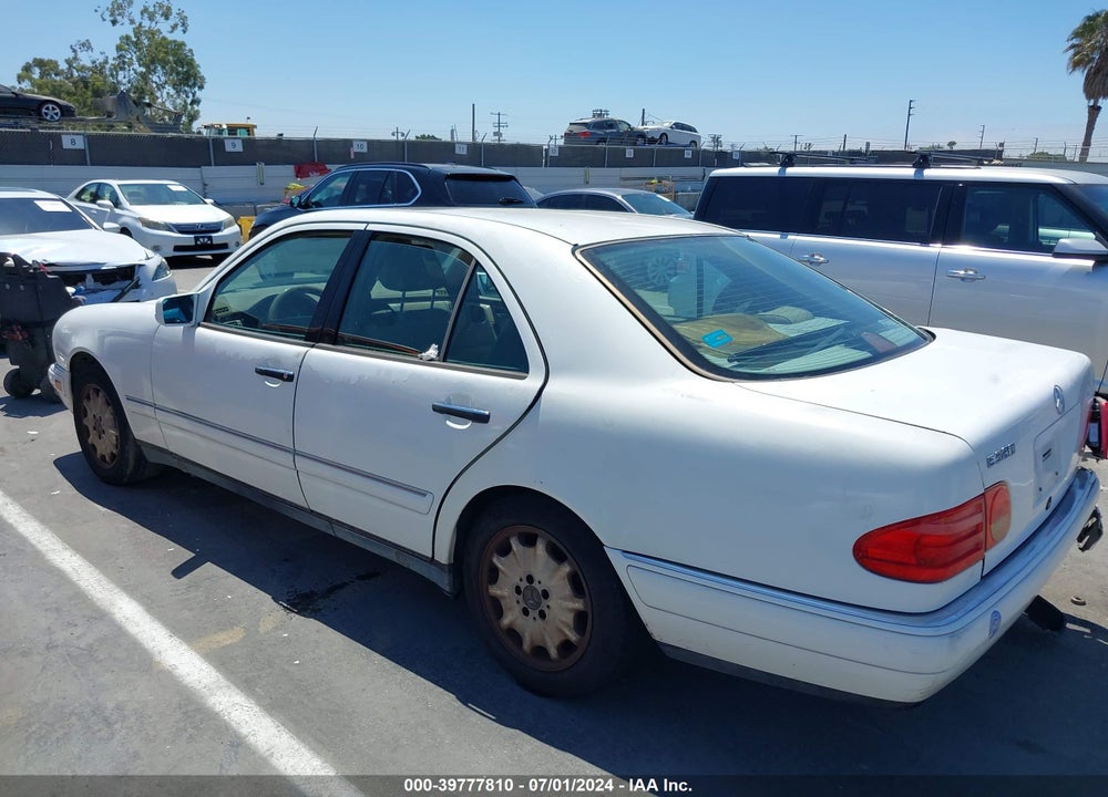 1998 MERCEDES-BENZ E 320 VIN: WDBJF65F5WA687450