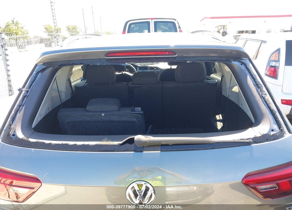 2018 VOLKSWAGEN TIGUAN 2.0T S VIN: 3VV1B7AX0JM103518