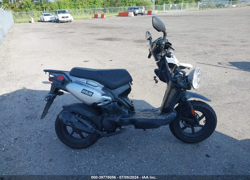 2020 GENUINE SCOOTER CO. ROUGHHOUSE 50 VIN: RFVPMP20XL1017756