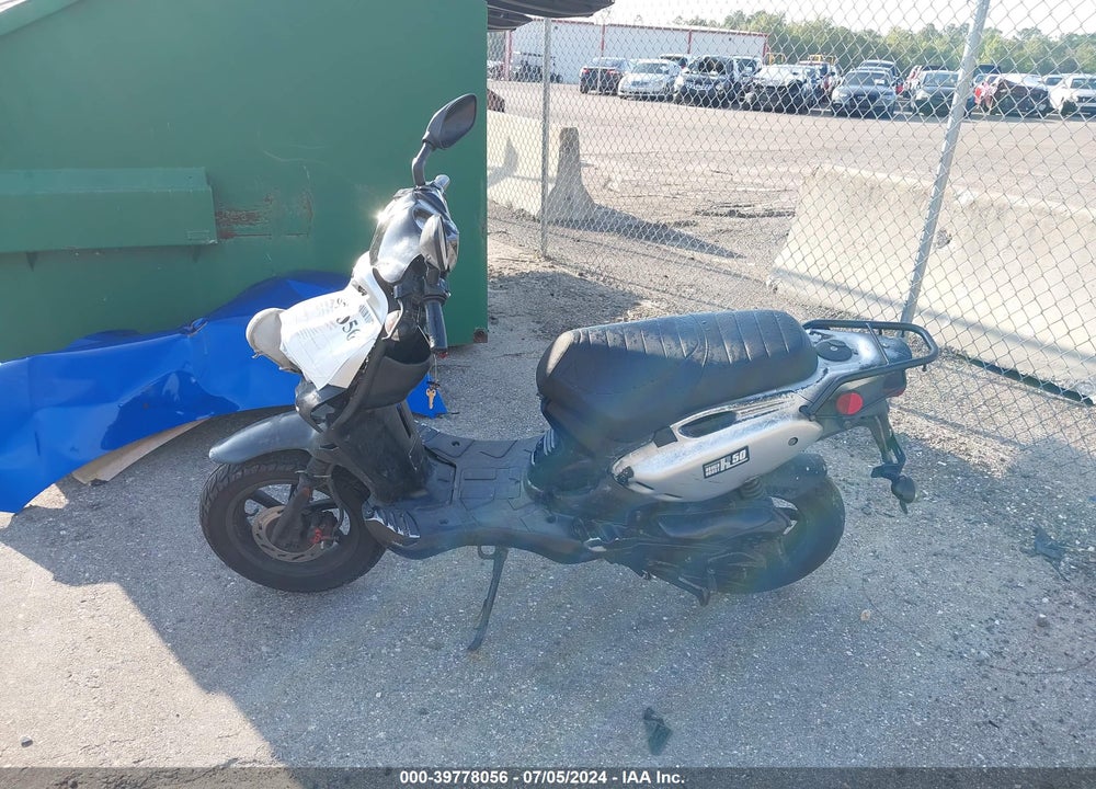 2020 GENUINE SCOOTER CO. ROUGHHOUSE 50 VIN: RFVPMP20XL1017756