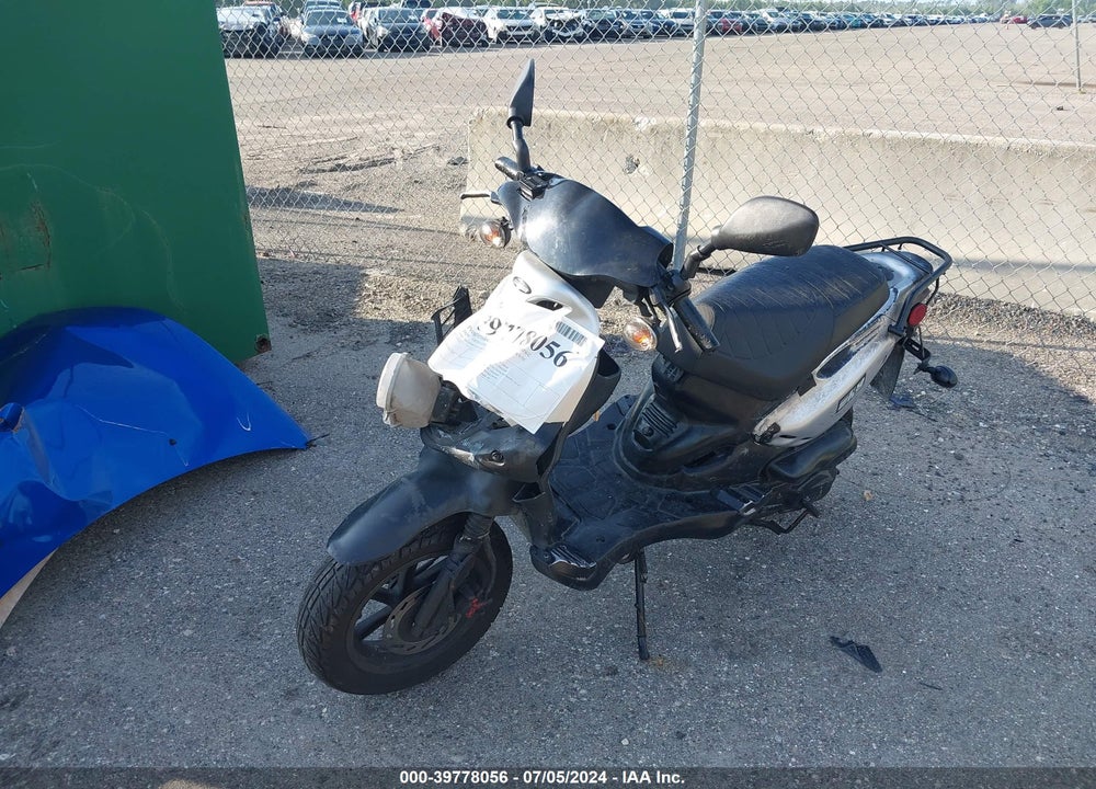 2020 GENUINE SCOOTER CO. ROUGHHOUSE 50 VIN: RFVPMP20XL1017756