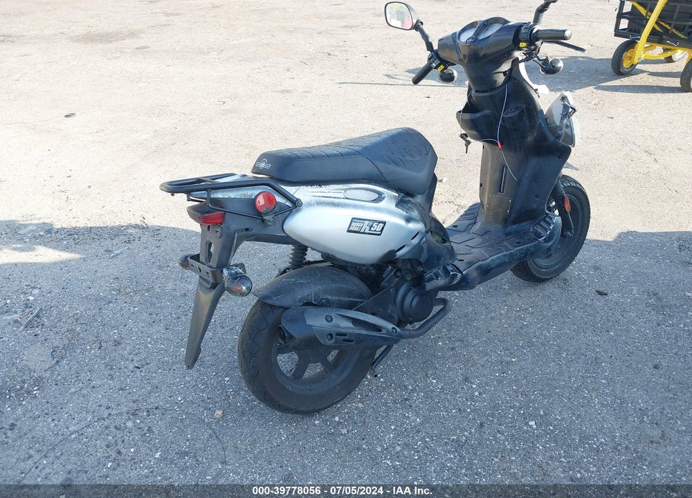 2020 GENUINE SCOOTER CO. ROUGHHOUSE 50 VIN: RFVPMP20XL1017756