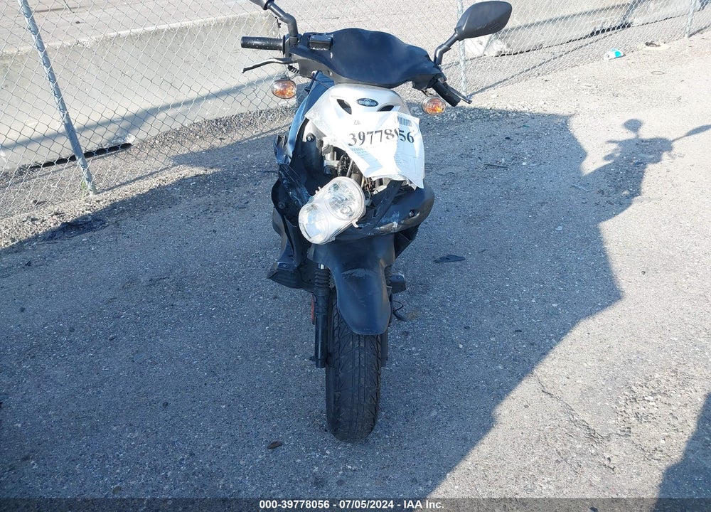 2020 GENUINE SCOOTER CO. ROUGHHOUSE 50 VIN: RFVPMP20XL1017756