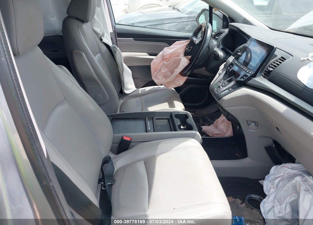 2018 HONDA ODYSSEY TOURING VIN: 5FNRL6H81JB042501