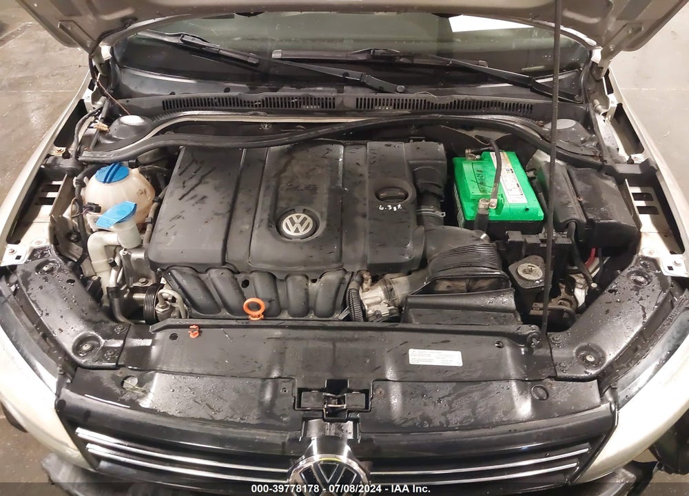 2013 VOLKSWAGEN JETTA 2.5L SE VIN: 3VWDX7AJXDM255803