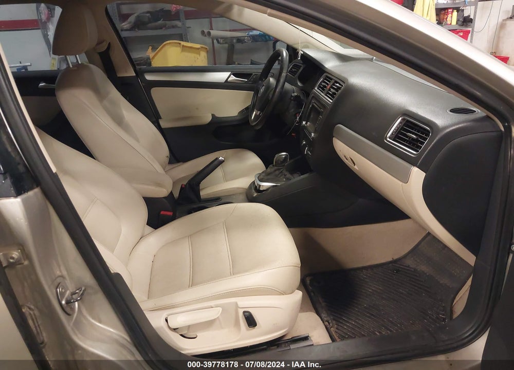 2013 VOLKSWAGEN JETTA 2.5L SE VIN: 3VWDX7AJXDM255803