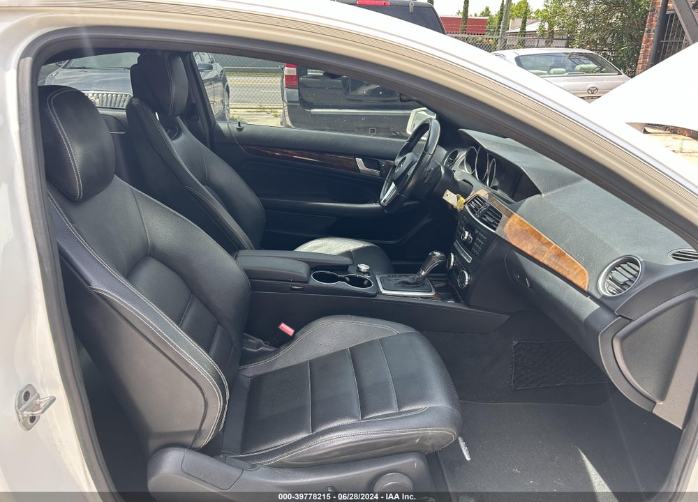 2015 MERCEDES-BENZ C CLASS VIN: WDDGJ4HB5FG386087