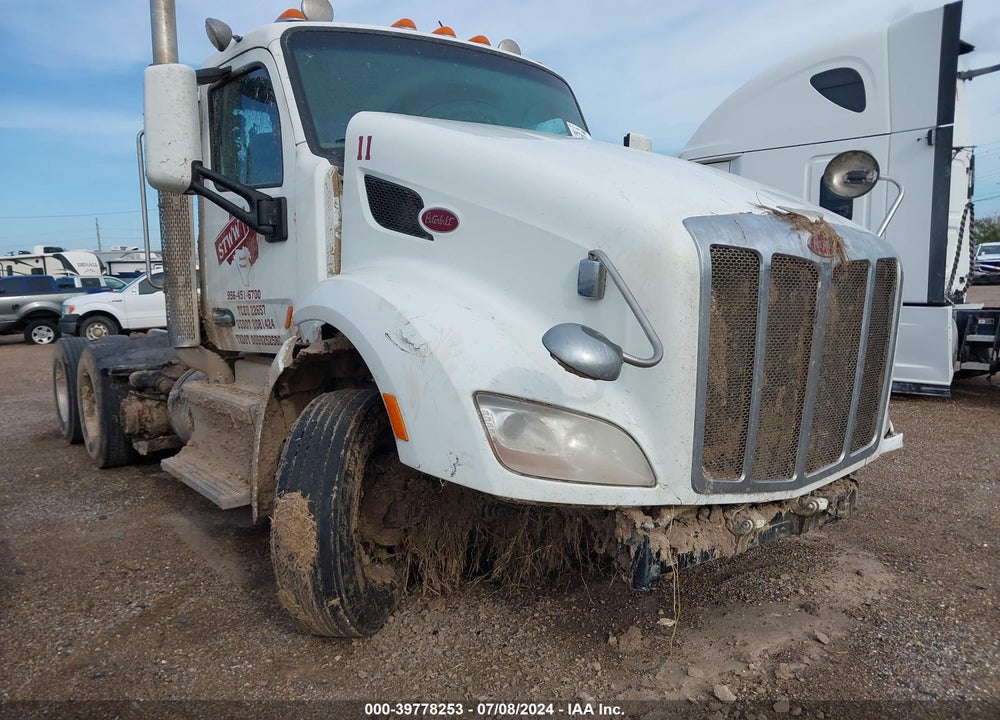 2014 PETERBILT 579 VIN: 1XPBD49X9ED243230