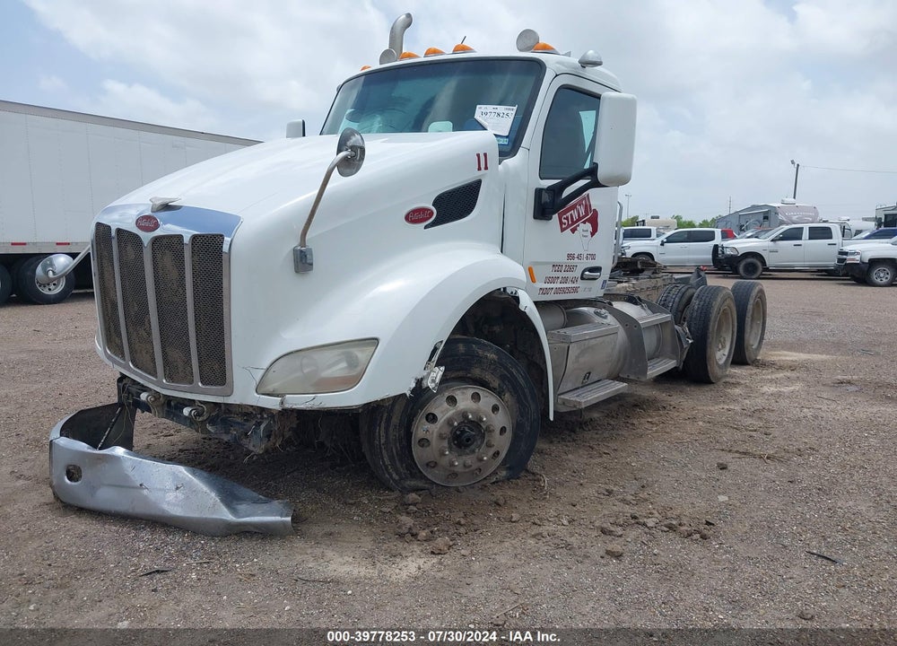 2014 PETERBILT 579 VIN: 1XPBD49X9ED243230